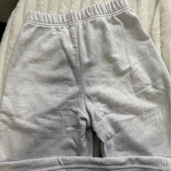 Aritzia Community Straight Hi Rise Sweatpant (Heather Cloud White) - Picture 3 of 9